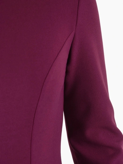 Elegancka sukienka w kolorze fuksji rozkloszowana do kolan – kobiecy fason z rękawem 3/4 wyrównujący proporcje 37389