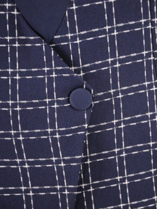 Granatowa sukienka midi w kratę z długim rękawem – elegancki, prosty fason modelujący sylwetkę 31343