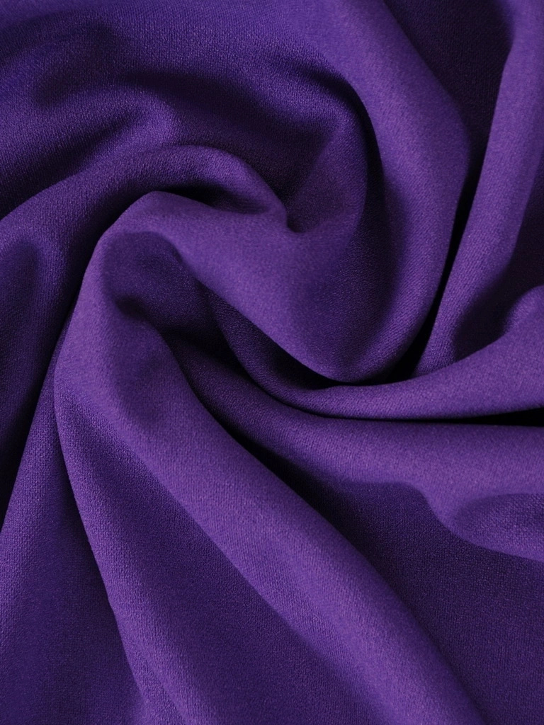 Elegancka prosta sukienka midi jasny fiolet – efektowny dekolt podkreślający szyję 37969