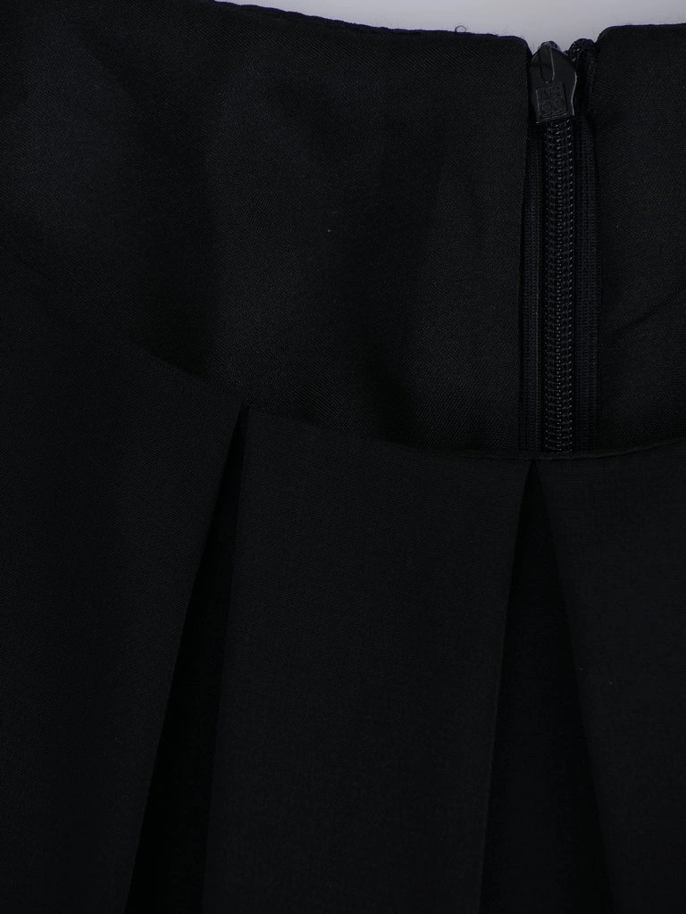 Elegancka czarna sukienka midi z plisowanym dołem – lekko rozkloszowany krój akcentujący talię 3215