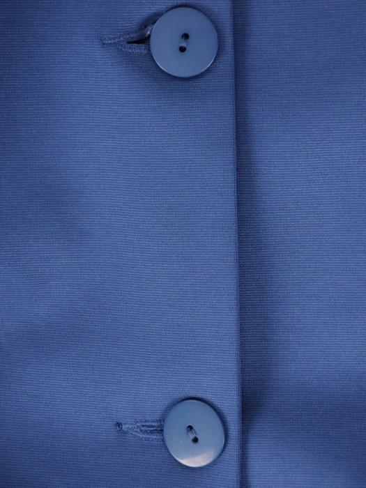 Elegancka marynarka damska do sukienki granatowa – prosty fason z kieszeniami na zamek 39619