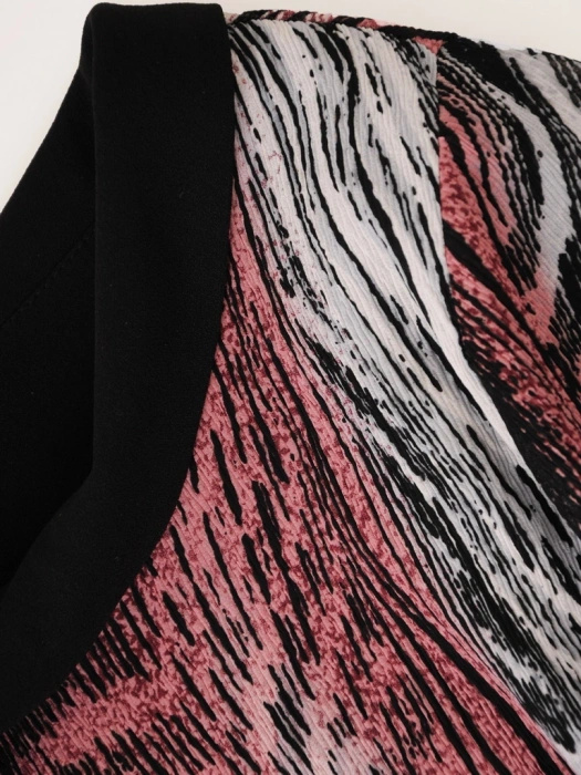 Komplet z tuniką w zwierzęcy print i czarnymi spodniami wide leg – komfortowy fason maskujący sylwetkę 39257