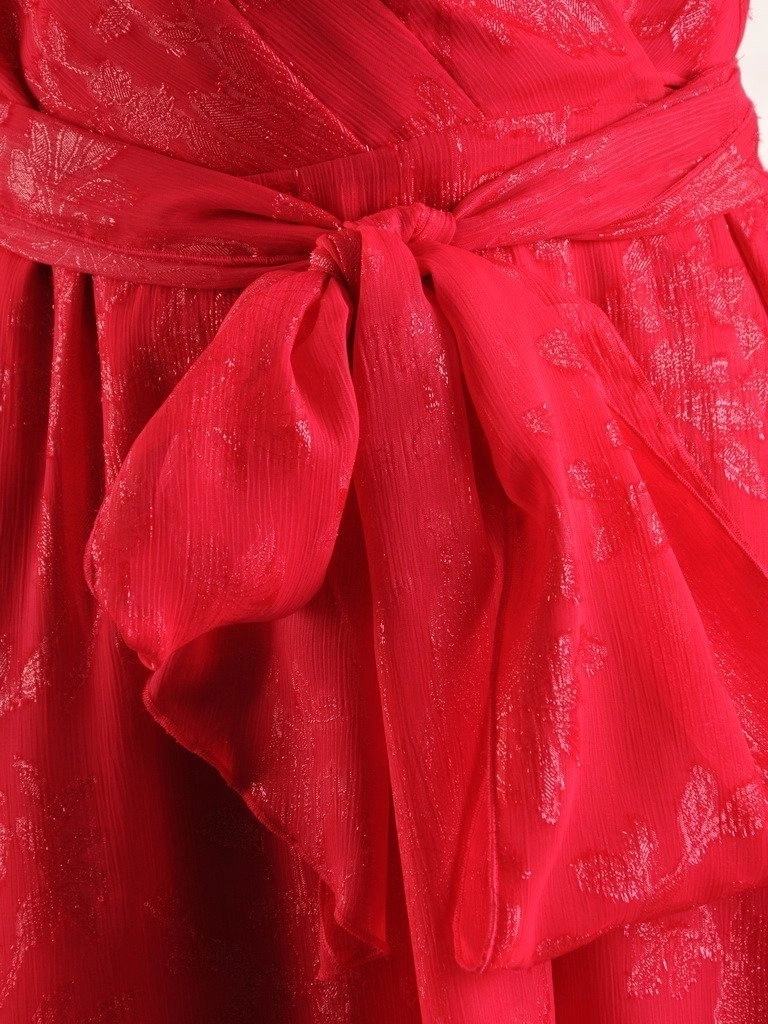 Zwiewna sukienka koktajlowa midi rozkloszowana w kwiaty – kobiecy krój modelujący biust i talię 20987