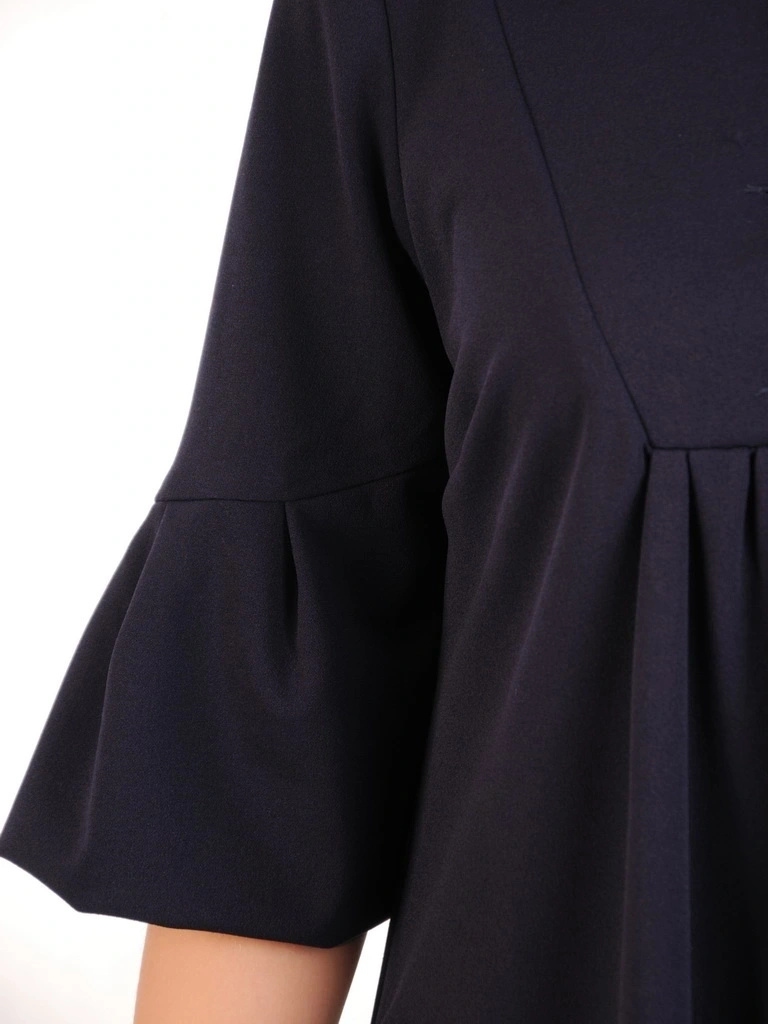 Wizytowa sukienka trapezowa midi w kolorze granatowym – fason tuszujący biodra z ozdobnymi guzikami 30966