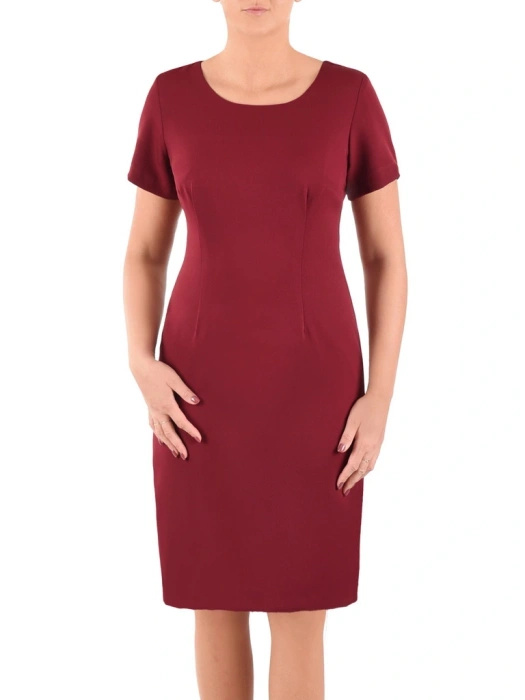 Elegancka bordowa garsonka na wesele w kratkę – prosty fason midi z paskiem modelującym talię 40458