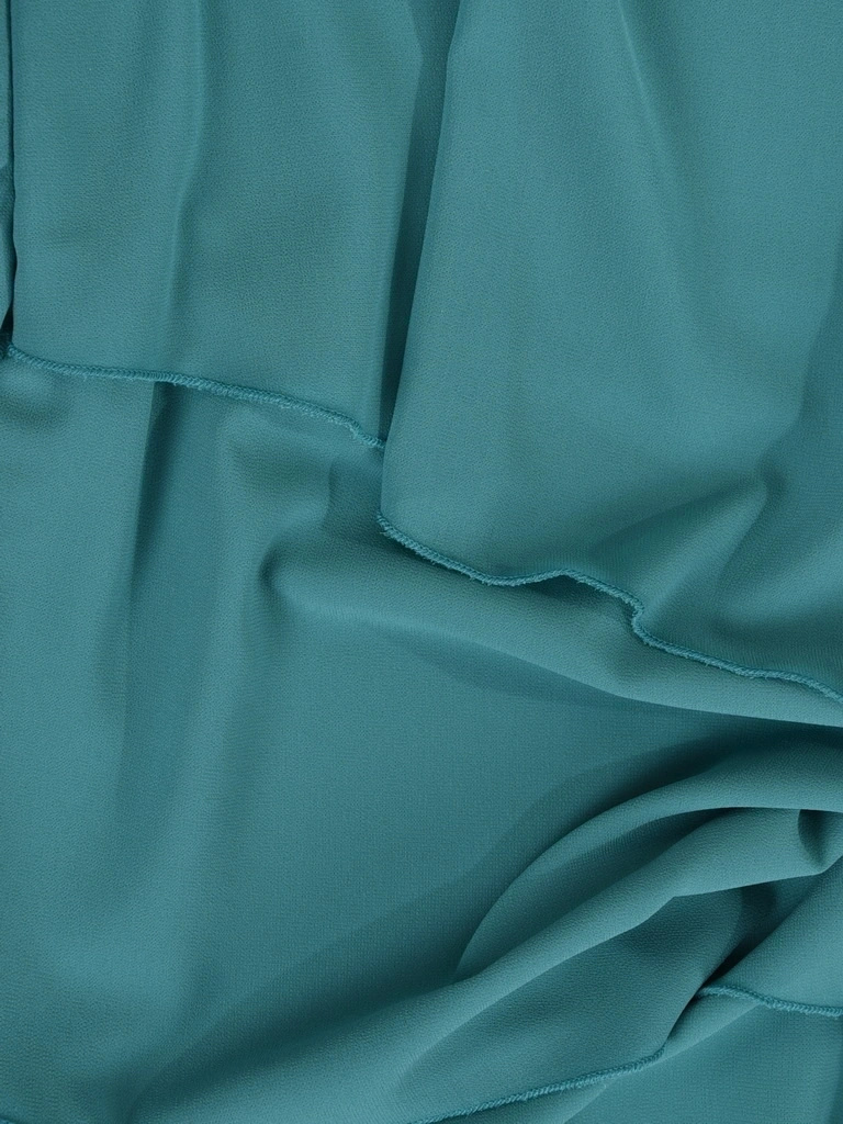 Elegancka sukienka trapezowa w kolorze szmaragdowym – zwiewny fason tuszujący biodra 41594