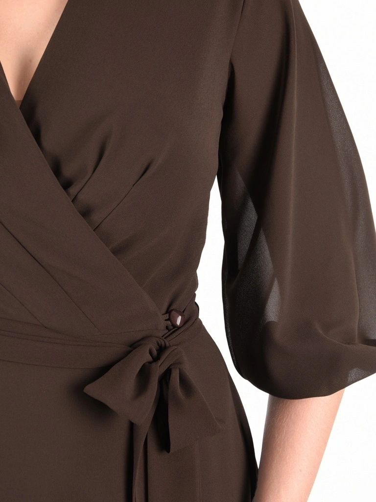 Brązowa sukienka wizytowa midi rozkloszowana – kopertowy fason wysmuklający sylwetkę 42330