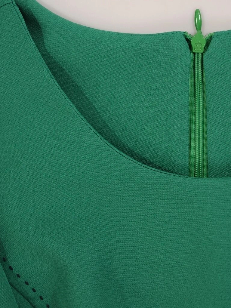 Jesienna sukienka rozkloszowana midi w odcieniu zieleni – kobiecy fason z paskiem modelującym talię 28397