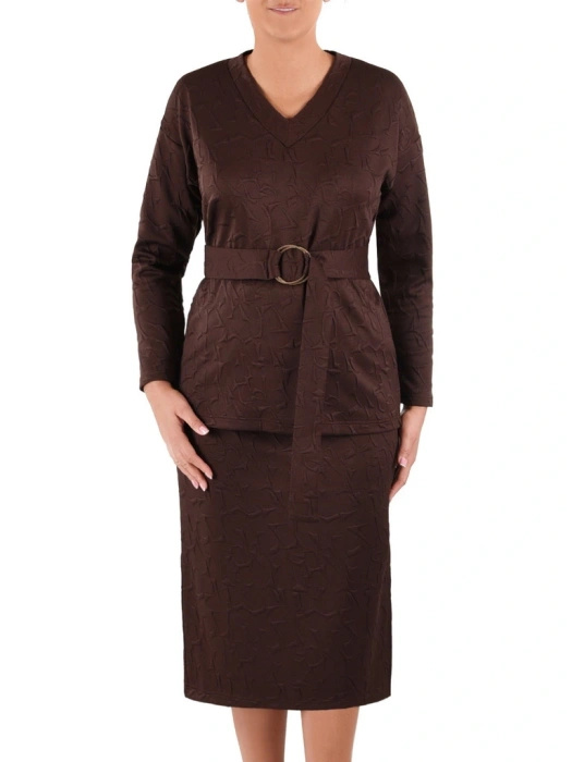 Brązowy komplet plus size z bluzką V-neck i midi spódnicą – ponadczasowy krój, który wysmukla sylwetkę 40778