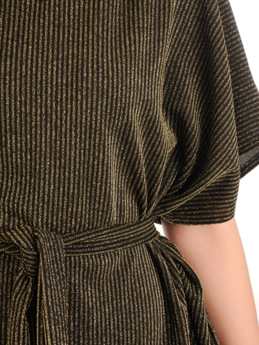 Elegancka sukienka mini oversize w złote paski – kimonowy fason z wiązaniem w talii 31398