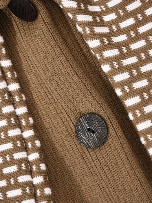 Ciemnobeżowy sweter damski z ozdobnym szalem – luźny fason z dekoracyjnym zapięciem 42167