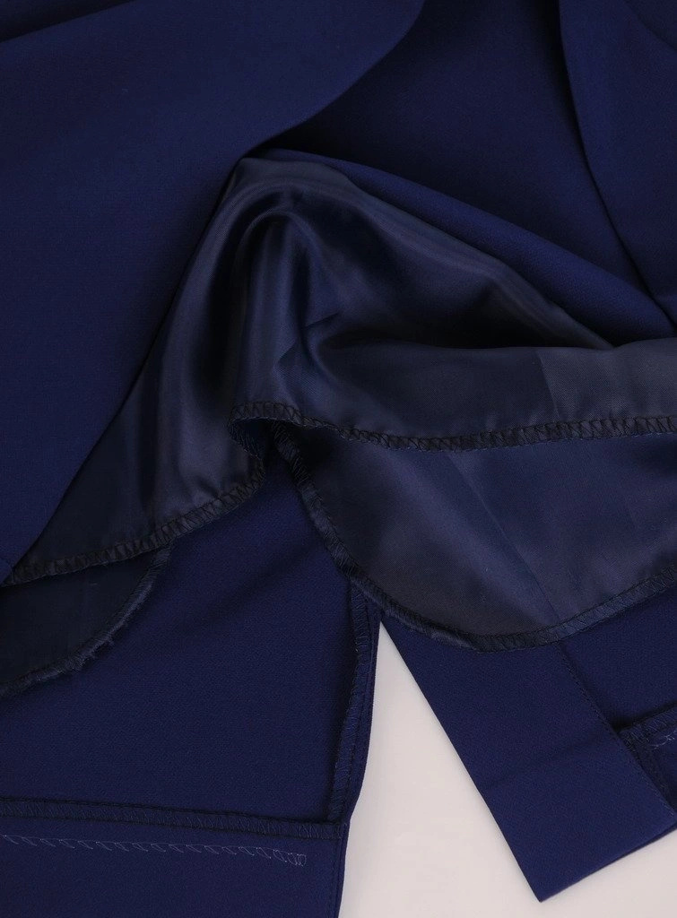 Elegancka granatowa sukienka wizytowa z dekoltem w serek – prosty krój z wysmuklającymi zaszewkami 17246