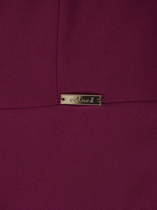 Elegancka sukienka w kolorze fuksji rozkloszowana do kolan – kobiecy fason z rękawem 3/4 wyrównujący proporcje 37389