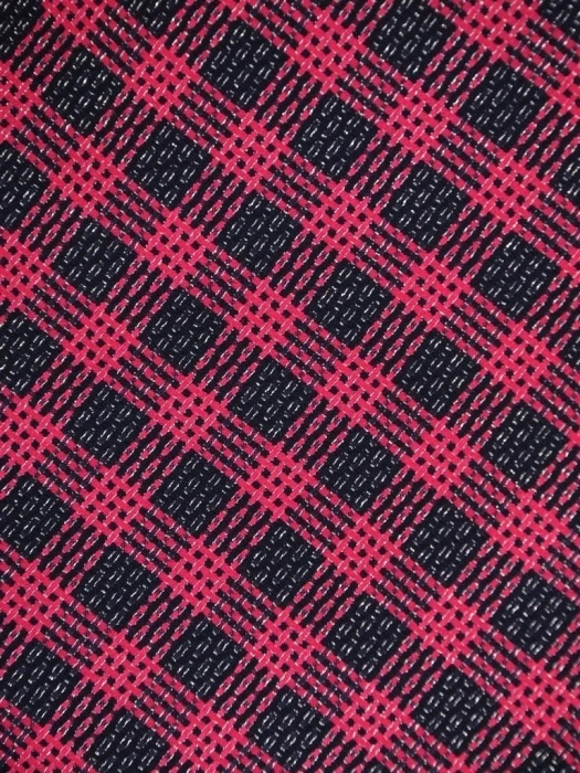 Elegancka sukienka wizytowa midi w kratę – prosty fason z dekoltem w serek i baskinką 28859