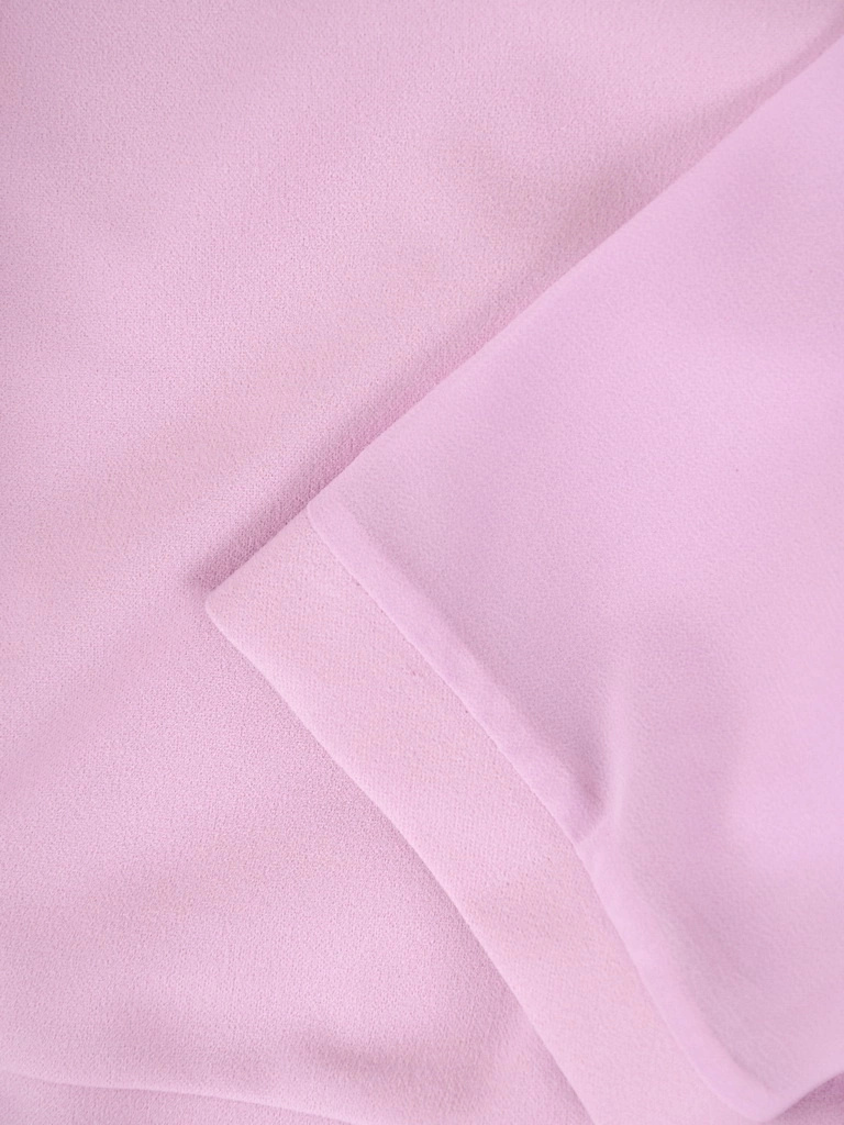 Elegancka liliowa sukienka midi na przyjęcia – prosty krój z wiązaniem w pasie i rękawem 3/4 36222