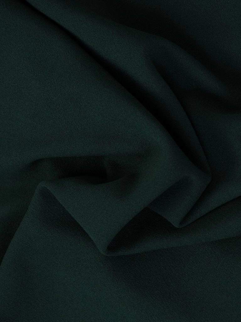 Ciemnozielona sukienka midi z kopertowym dekoltem – prosty fason z eleganckimi plisami 24096