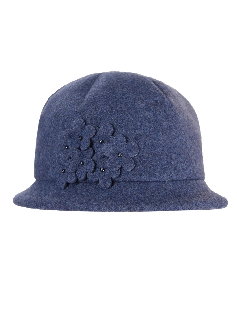 Elegancki kapelusz damski cloche jeansowy na zimę – ocieplany model z regulacją i kwiatem 42386