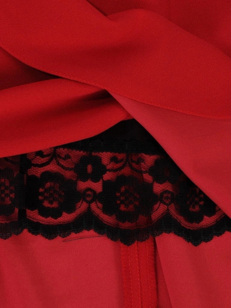Elegancka czerwona sukienka kopertowa z kołnierzykiem – stylowy krój z wiązaniem w pasie 18595