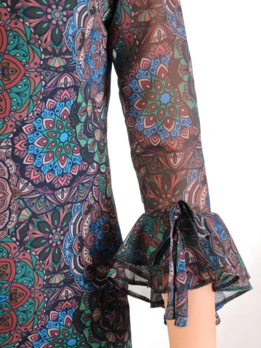 Elegancka prosta sukienka midi w wielobarwny wzór – fason tuszujący sylwetkę z rękawami 3/4 34404