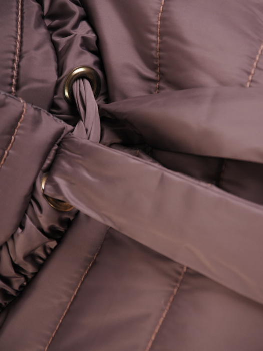 Fioletowa kurtka damska z ozdobnymi przeszyciami 33952