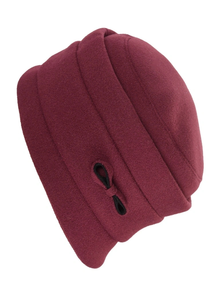 Bordowy kapelusz damski cloche na jesień i zimę – ocieplany model z ozdobną kokardą 42728