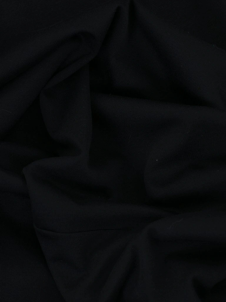 Elegancka czarna sukienka trapezowa z dekoltem łódka – ozdobna falbana dodająca uroku 8884