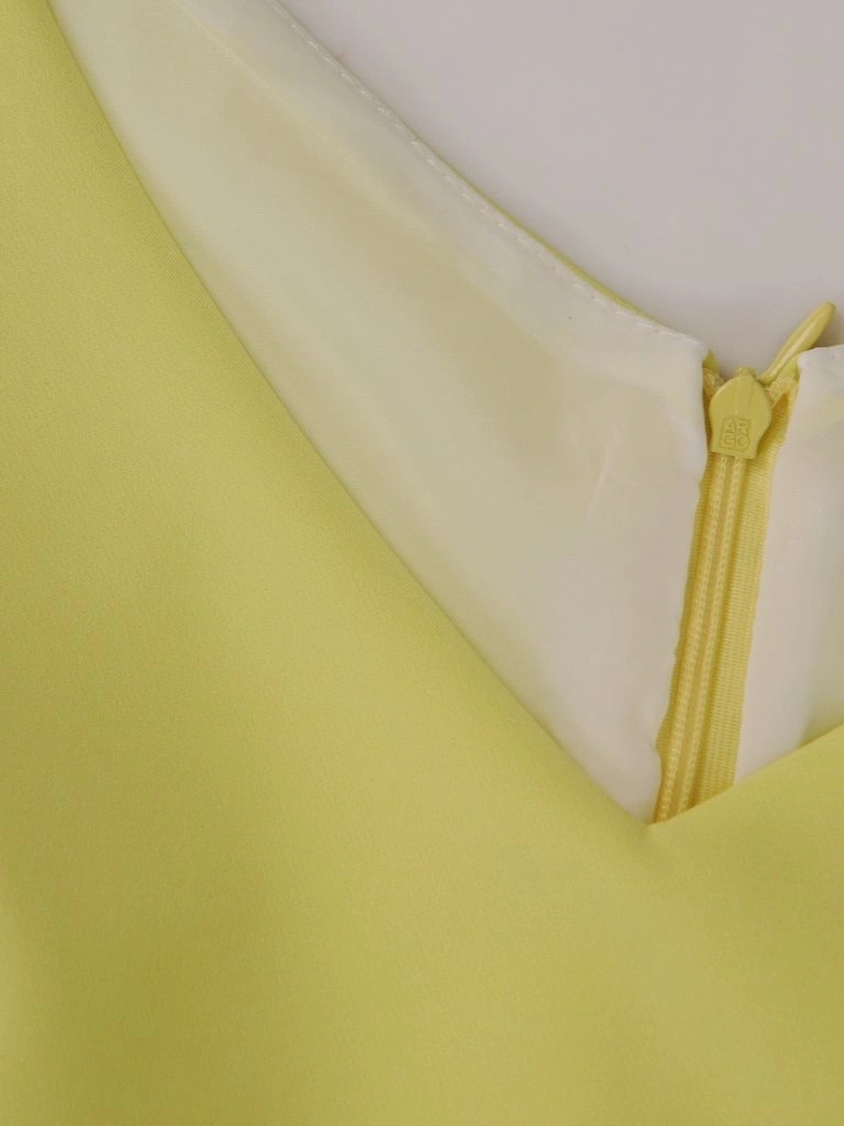 Elegancki komplet damski na wesele żółty w kwiaty – prosty fason z luźną narzutką 15445