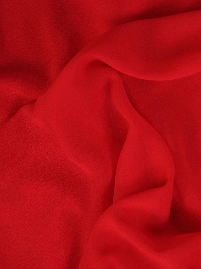 Czerwona sukienka wieczorowa o prostym kroju na andrzejki – zwiewna narzutka tuszująca niedoskonałości 22133