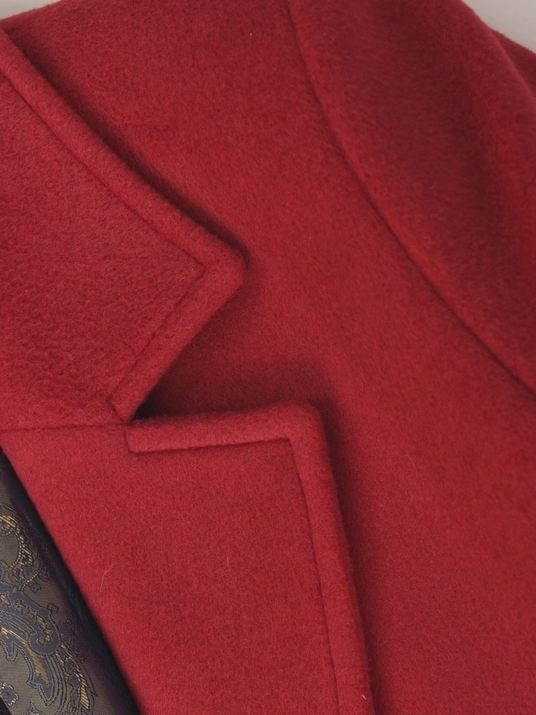 Elegancki czerwony płaszcz damski na jesień i zimę – klasyczny fason z kołnierzem i wiązaniem w talii 40317