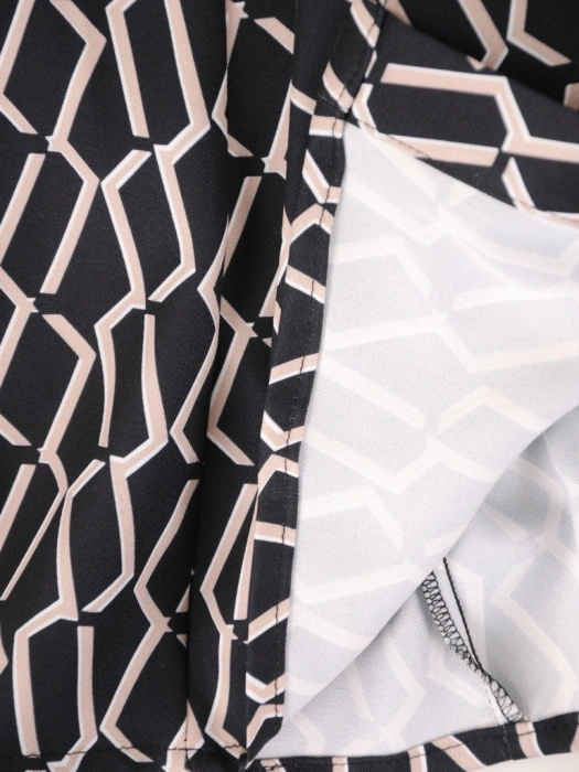 Elegancka czarna sukienka maxi rozkloszowana – stylowy fason z kołnierzykiem i paskiem w talii 38630