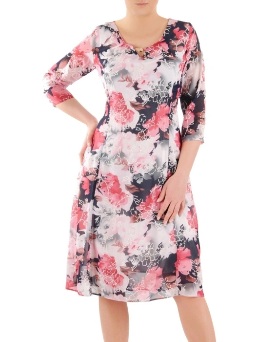Elegancka sukienka rozkloszowana w kwiaty – kobiecy fason midi pięknie wysmuklający sylwetkę 39400
