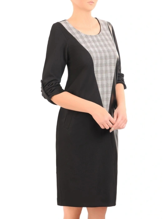 Elegancka sukienka w kratkę z rękawem 3/4 – prosty fason z kieszeniami do biura 30812