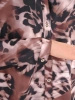 Elegancka koszula damska w zwierzęcy print – prosty fason z kołnierzykiem i rozcięciami 37379