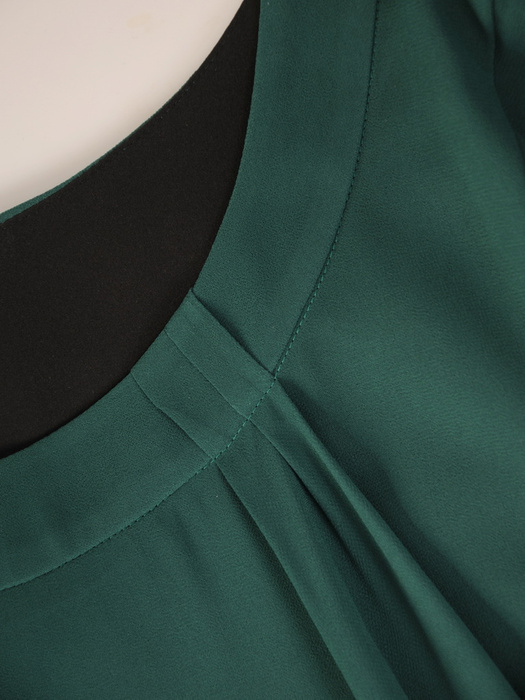 Zwiewna, szyfonowa sukienka w kolorze zielonym 33529