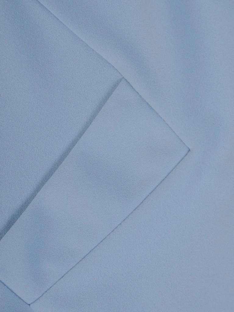 Granatowo-błękitna tunika damska o prostym kroju – wysmuklające wstawki z ozdobnymi guzikami 26043