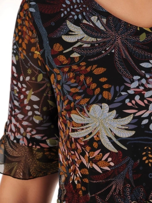 Elegancka czarna sukienka rozkloszowana midi w kwiaty – kobiecy fason z wiązaniem w pasie 26413