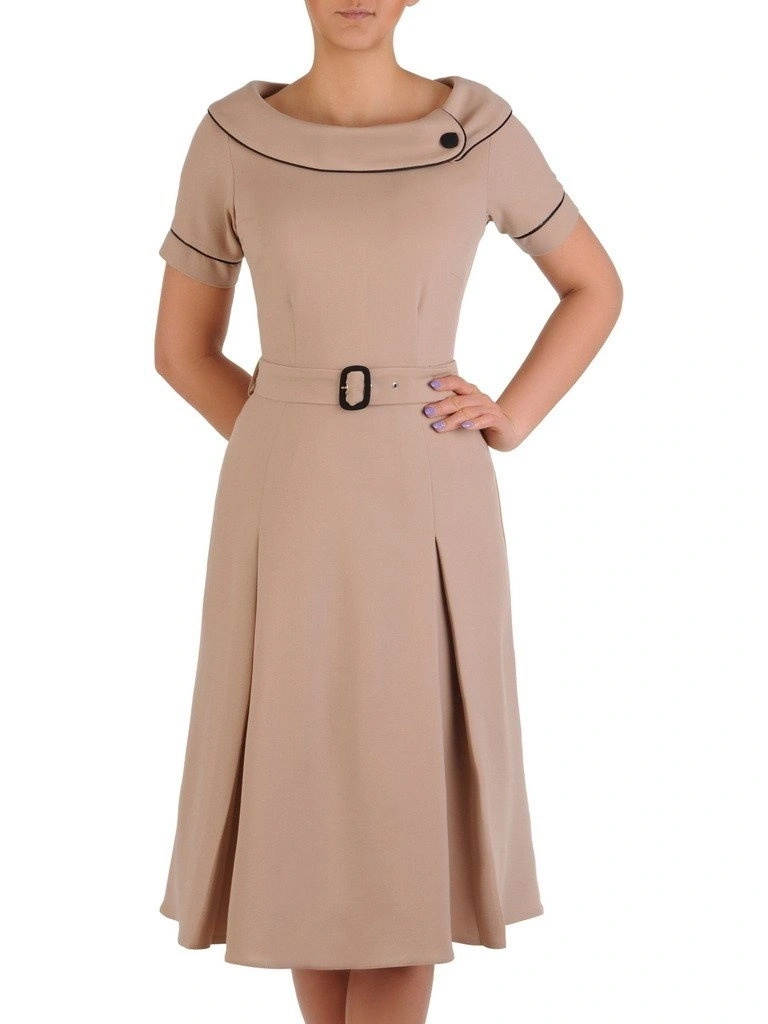 Elegancka sukienka rozkloszowana cappuccino – ozdobne lamówki i zaszewki wysmuklające talię 20427