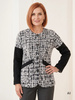 Stylowa marynarka damska plus size w geometryczny print – maskujący biodra fason z dekoltem łódka 18404