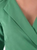 Butelkowa sukienka w kwiaty z baskinką i kopertowym dekoltem – akcentująca talię kreacja 36129