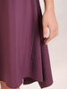 Asymetryczna sukienka z modnym wykończeniem rękawów 31466
