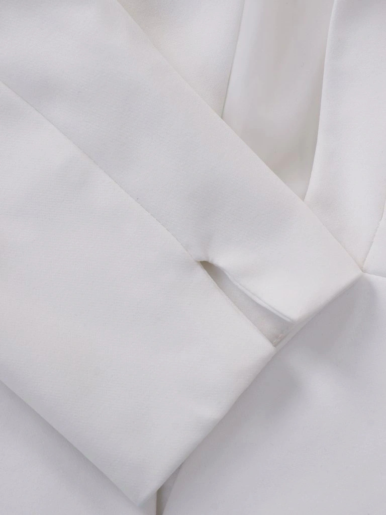 Elegancki żakiet damski ecru do sukienki z rękawem 3/4 – prosty fason ze stylowym zapięciem 4054