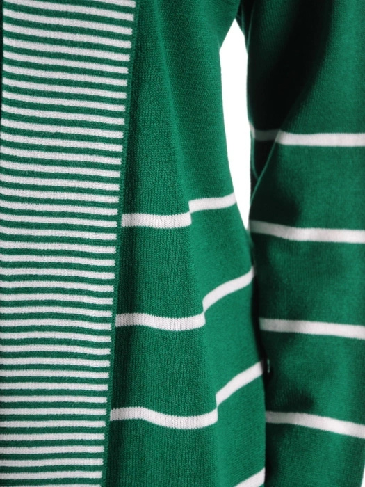 Elegancki sweter damski w paski z narzutką – prosty fason idealny na chłodne dni 38910