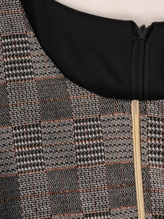 Jesienna sukienka wizytowa midi o prostym kroju – elegancki fason z ozdobnym dekoltem do pracy 31290