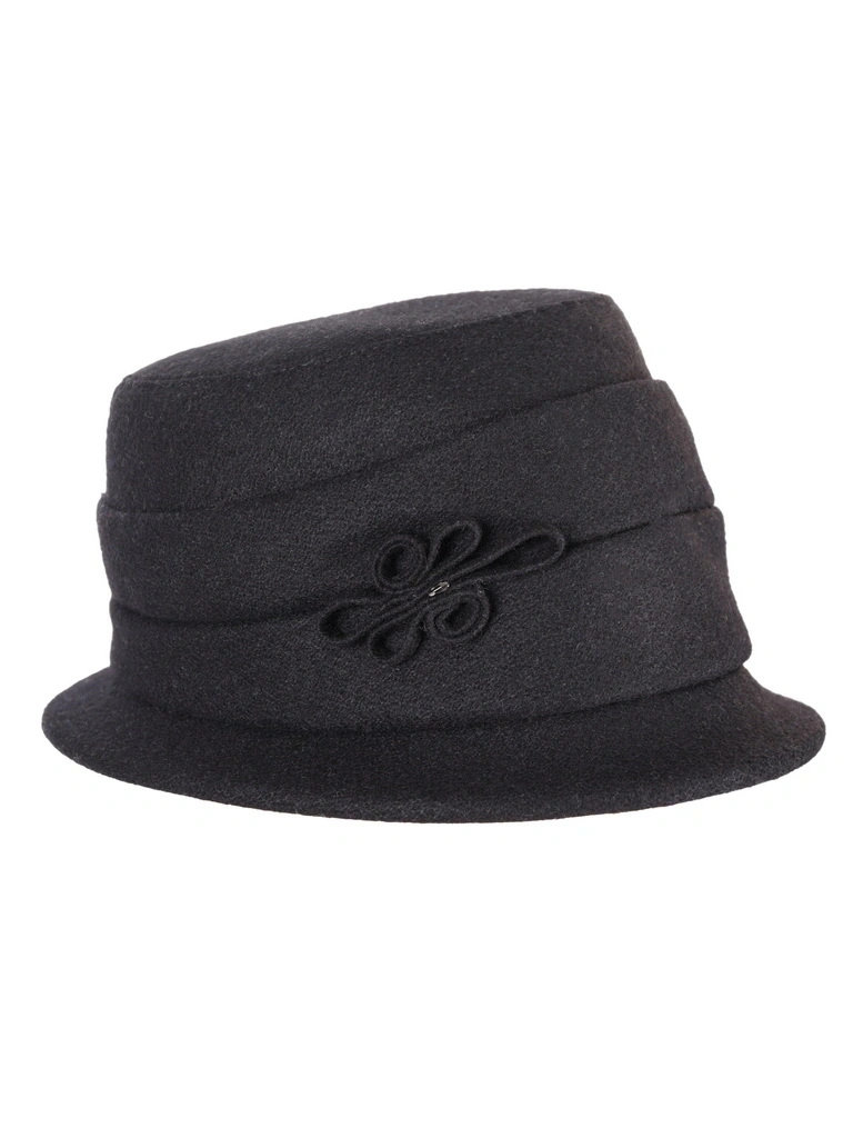 Stylowy czarny kapelusz damski cloche na zimę – ocieplany fason z ozdobną wstawką 42449