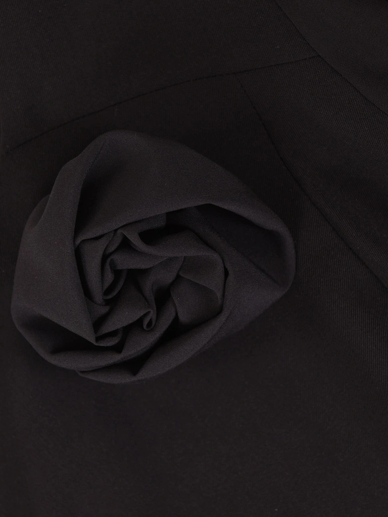 Elegancka czarna sukienka rozkloszowana maxi – szyfonowe rękawy i pasek podkreślający talię 40454