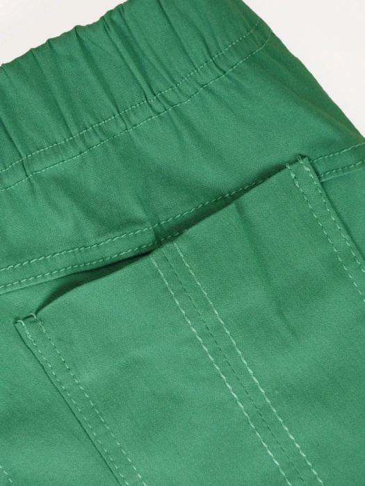 Eleganckie zielone spodnie damskie z prostą nogawką i elastyczną talią – komfortowe na lato i do biura plus size 37556