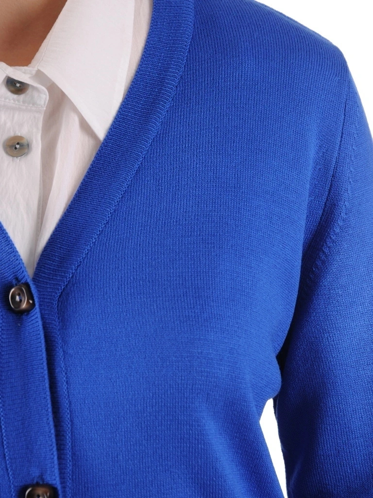 Elegancki sweter damski rozpinany w chabrowym odcieniu – prosty krój z kieszeniami na jesień i zimę 38914