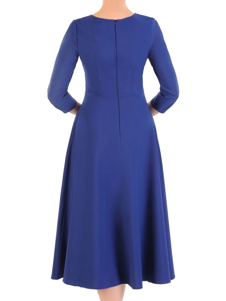 Elegancka sukienka koktajlowa rozkloszowana chabrowa – wysmuklający sylwetkę model z rękawem 3/4 34988