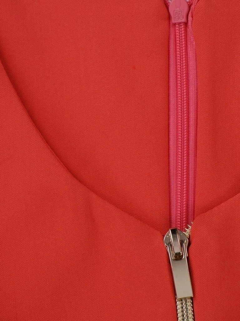 Koralowa sukienka koktajlowa o prostym kroju – elegancki fason wysmuklający sylwetkę 3172