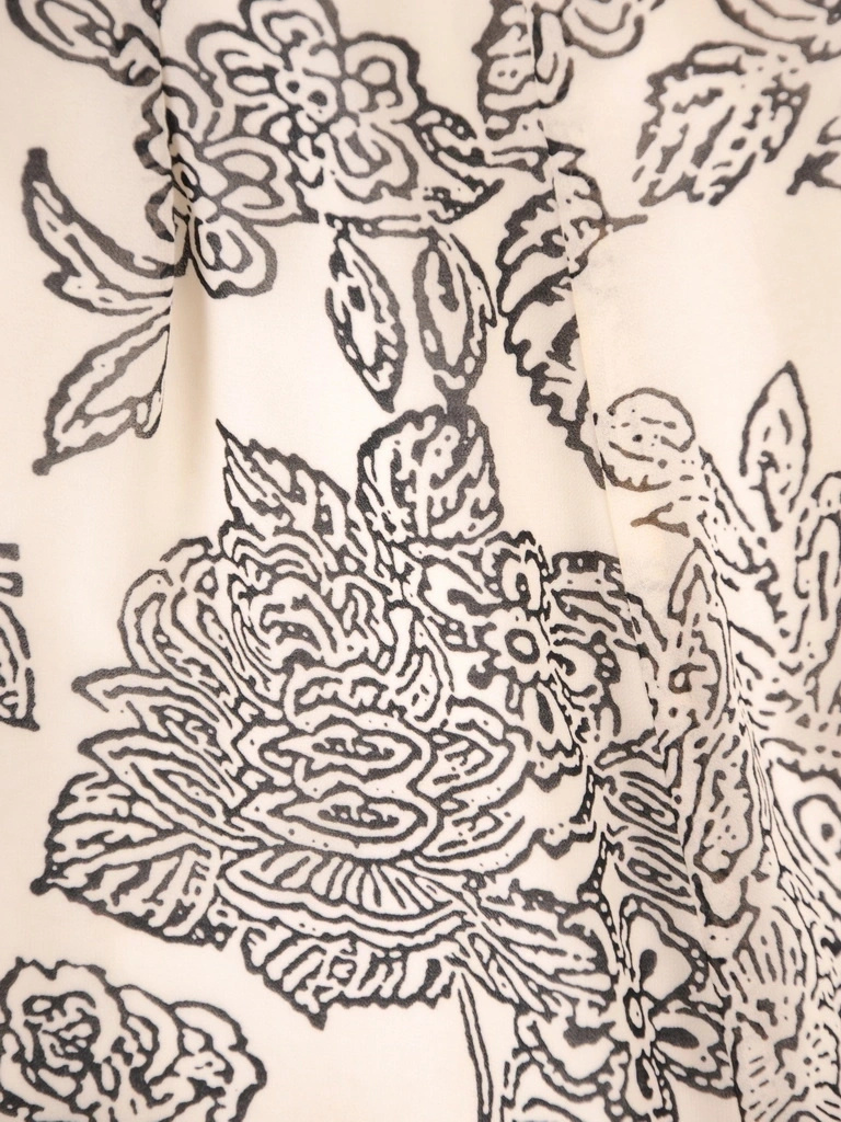 Kobieca sukienka rozkloszowana maxi w kwiaty – elegancki fason wysmuklający sylwetkę z rękawem 3/4 39329
